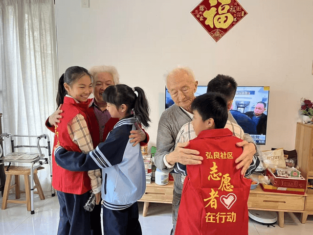 广西南宁弘良社区:“弘”星映初心 “良”善暖邻里之弘扬雷锋精神 护“一老一小” 筑温情社区